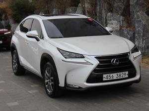 Lexus NX - Vista 4