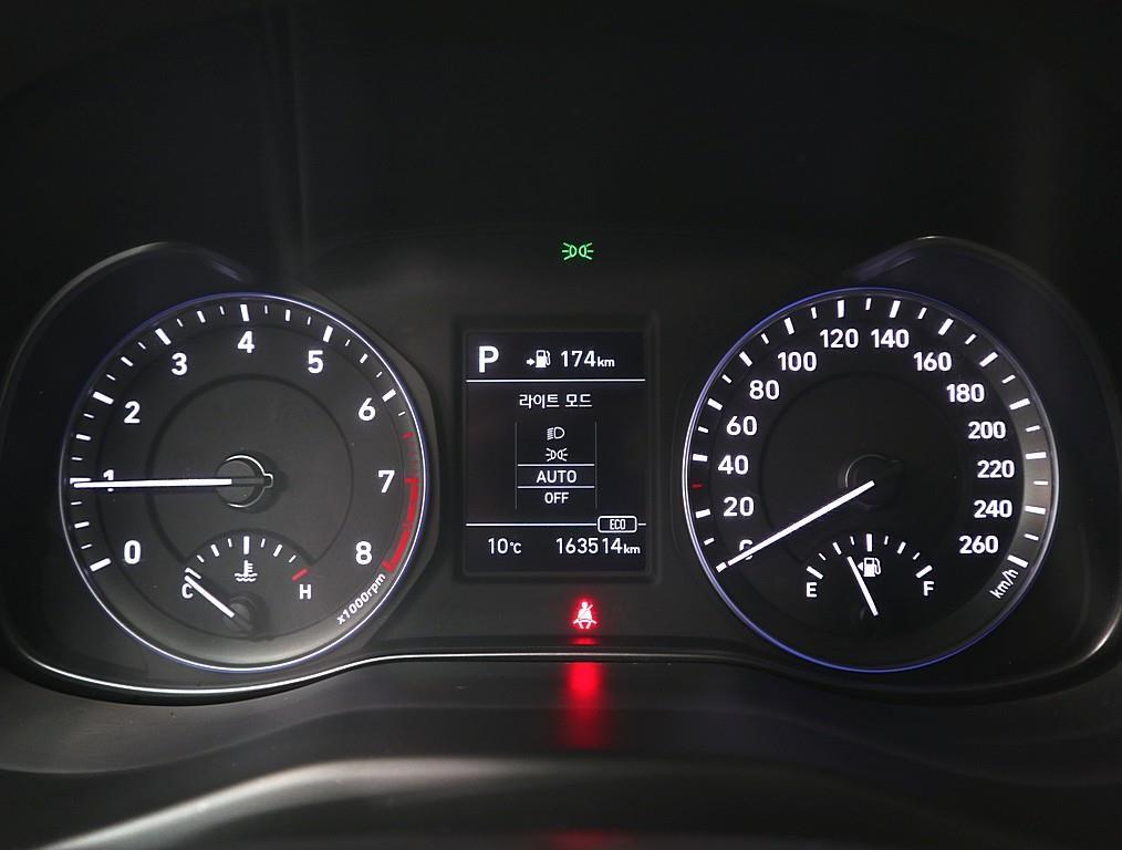 HYUNDAI Kona - Vista 6