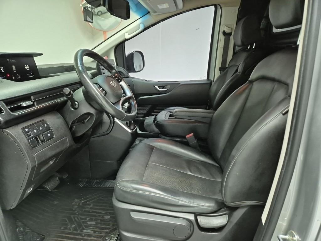 HYUNDAI Staria - Vista 11
