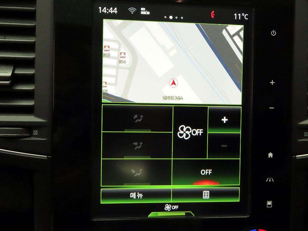 SAMSUNG QM6 - Vista 8