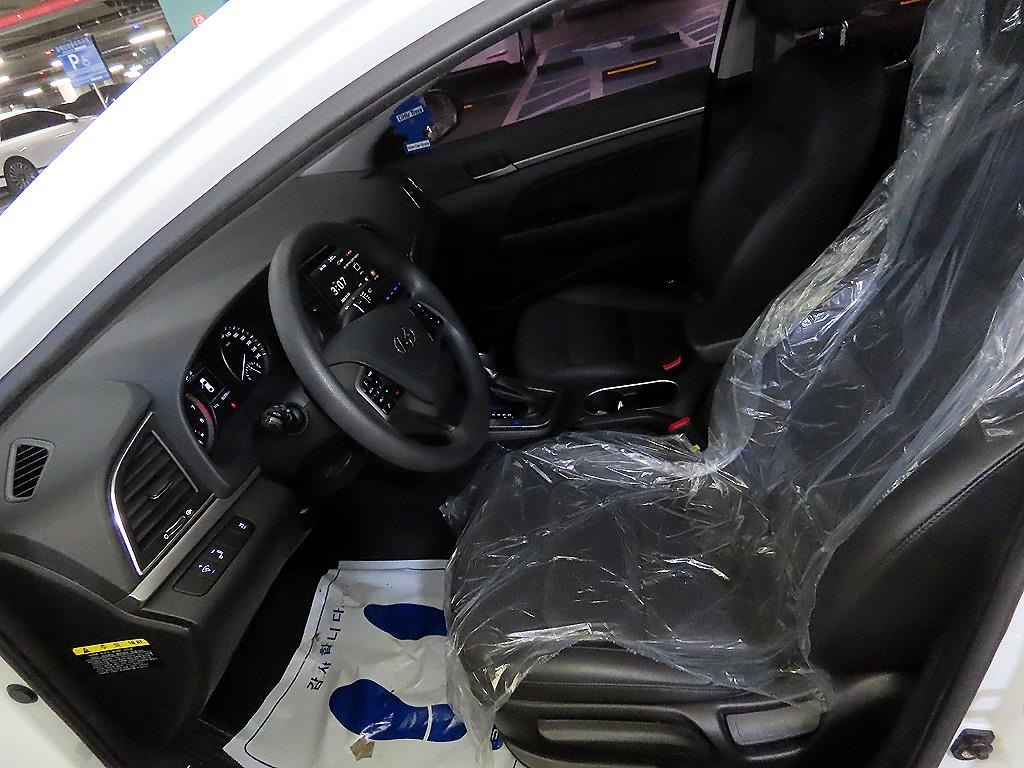 HYUNDAI Avante - Vista 6