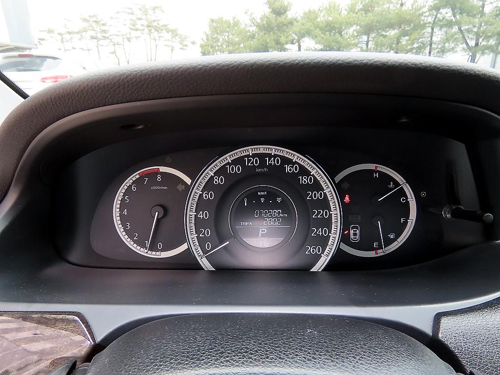 Honda Accord - Vista 9