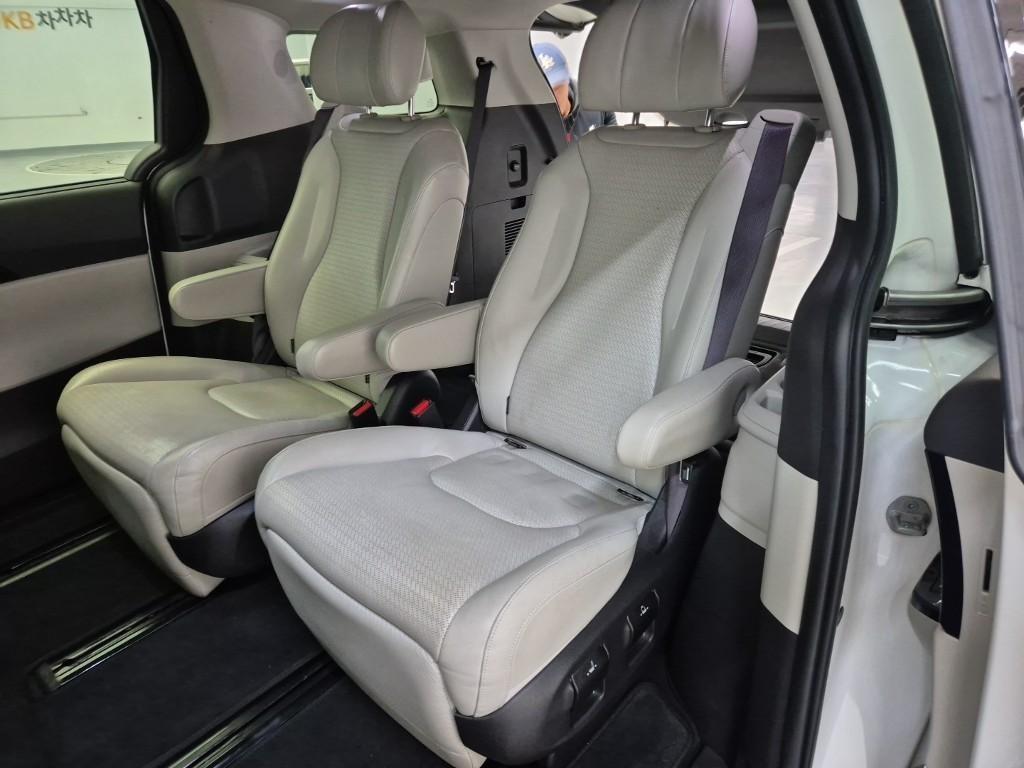 KIA Carnival - Vista 12