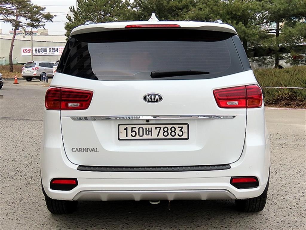 KIA Carnival - Vista 4