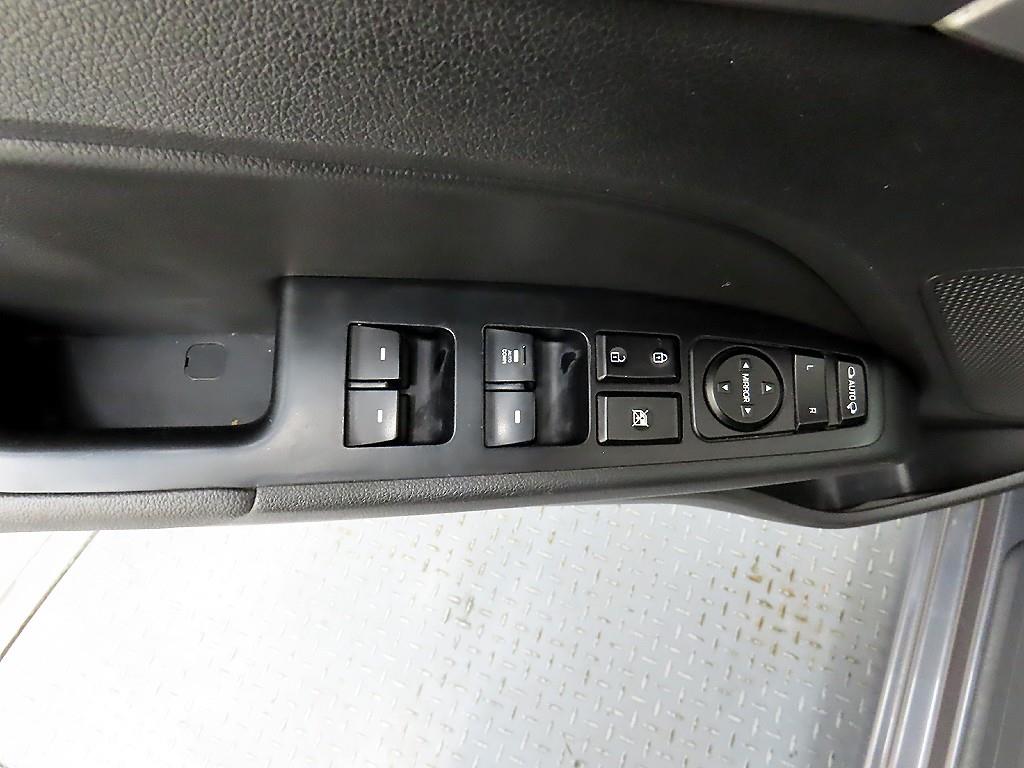 HYUNDAI Avante - Vista 11