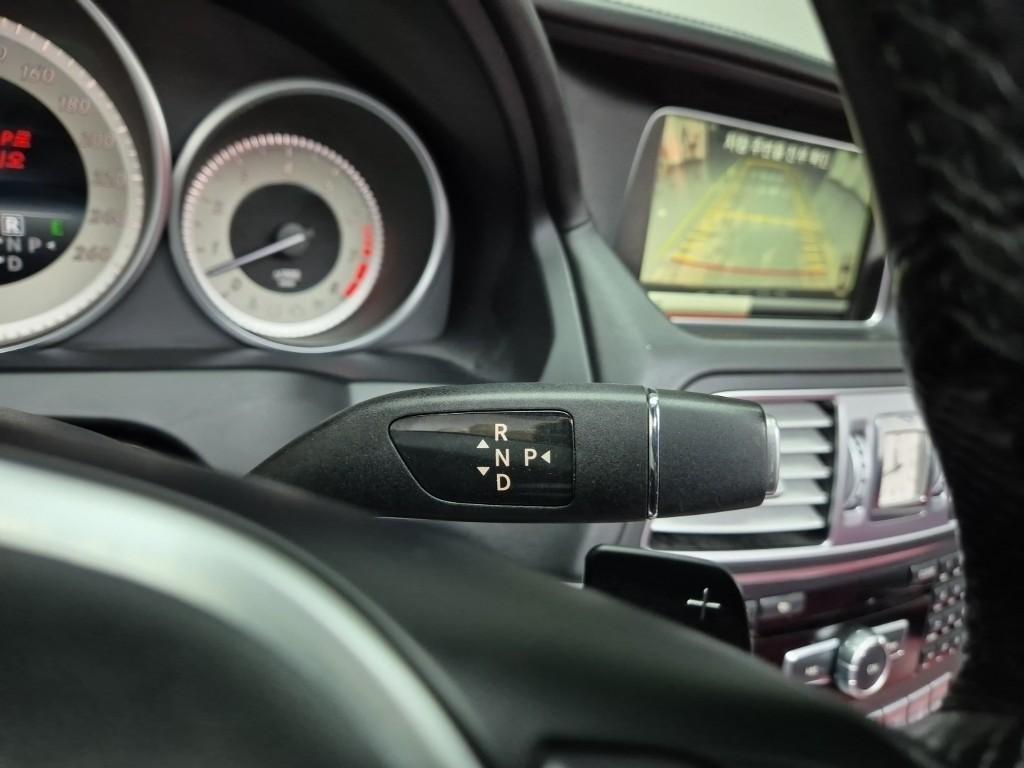 Mercedes Benz E class - Vista 8