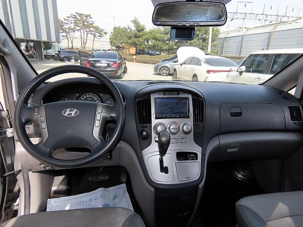 HYUNDAI Starex - Vista 7