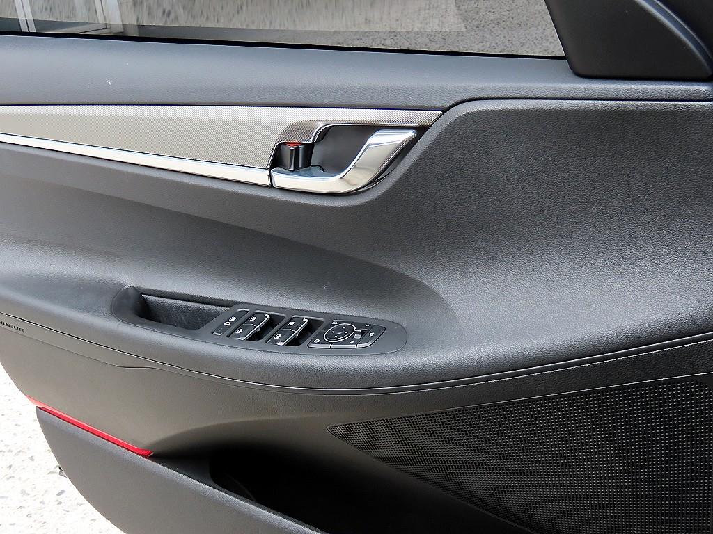 HYUNDAI Grandeur - Vista 11