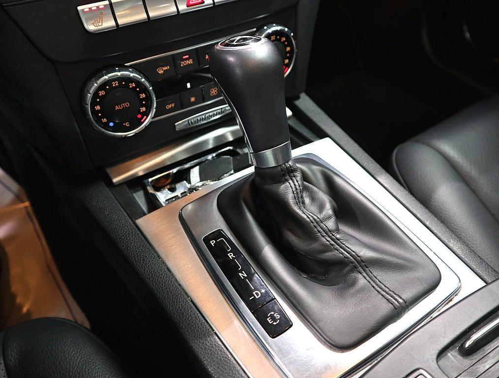 Mercedes Benz C Class 2012 Gris - Importación desde Corea - HF Imports Iquique - Foto 14