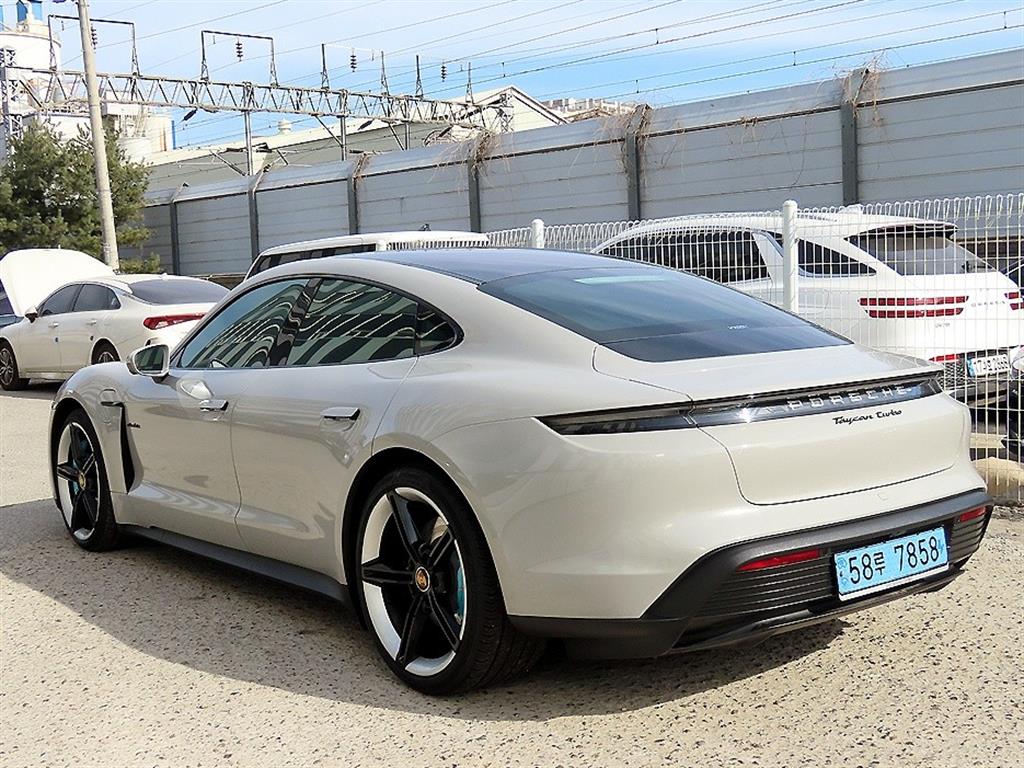 Porsche Taycan - Vista 3