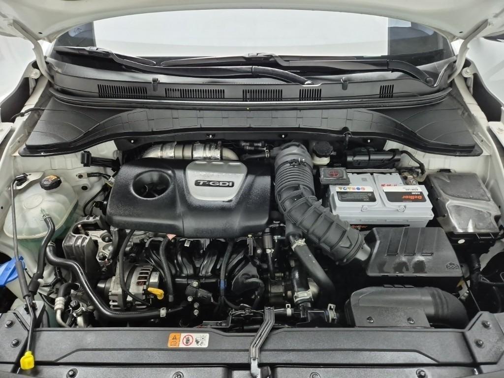 HYUNDAI Kona - Vista 5