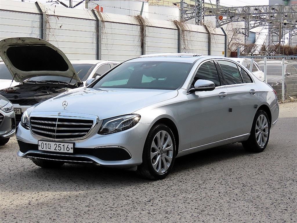 Mercedes Benz E class - Vista 2