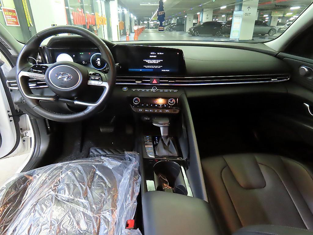 HYUNDAI Avante - Vista 10