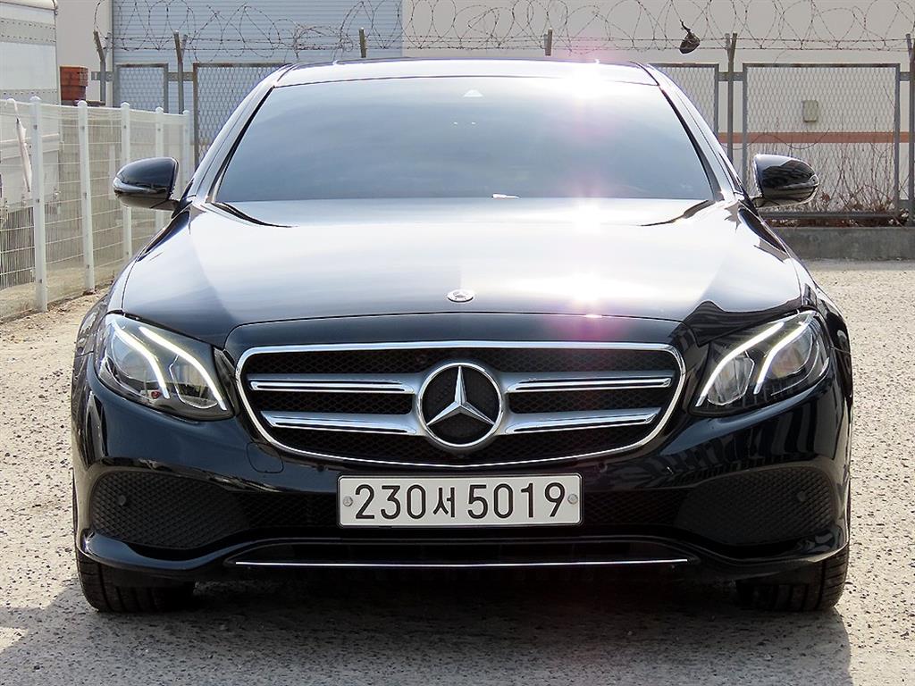 Mercedes Benz E class 2019 Negro - Importación desde Corea - HF Imports Iquique - Foto 1