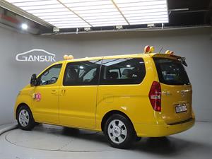 HYUNDAI Starex - Vista 6