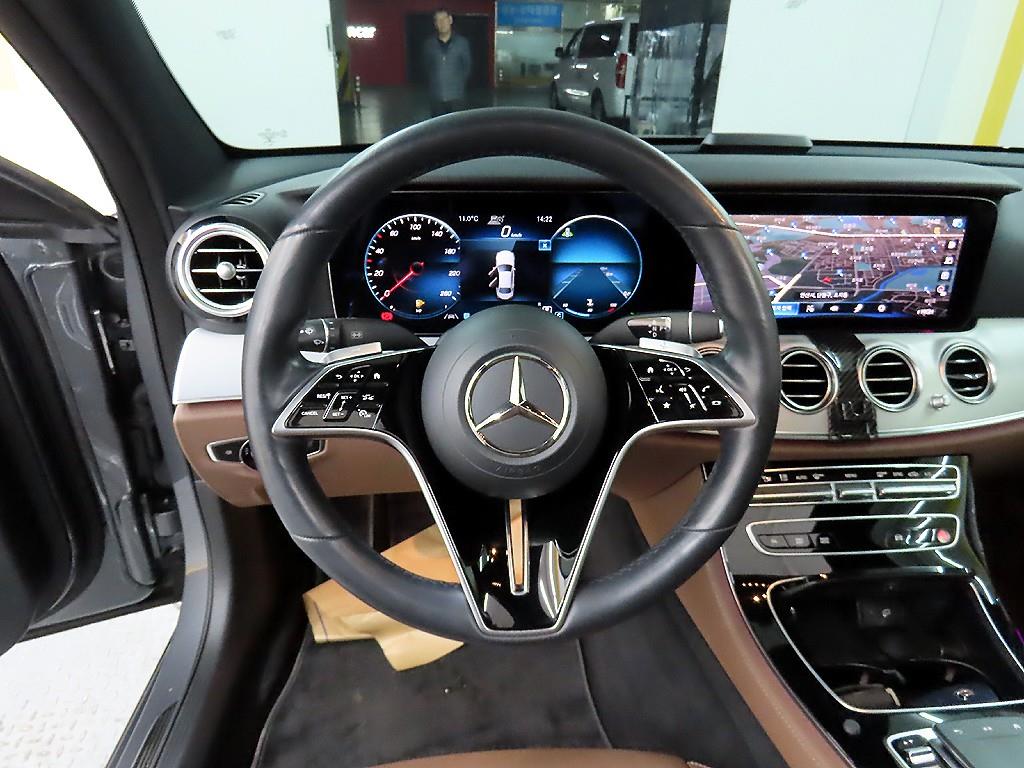 Mercedes Benz E class - Vista 9