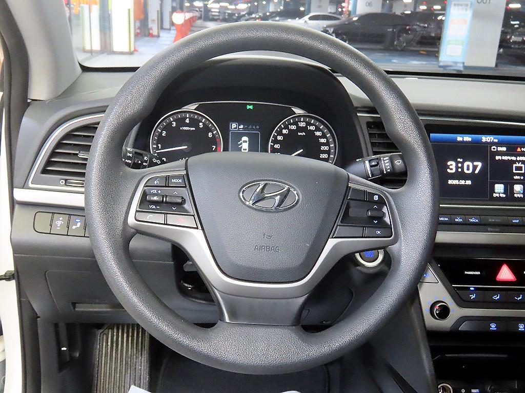 HYUNDAI Avante - Vista 8