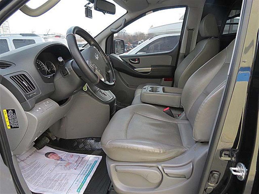 HYUNDAI Starex - Vista 9