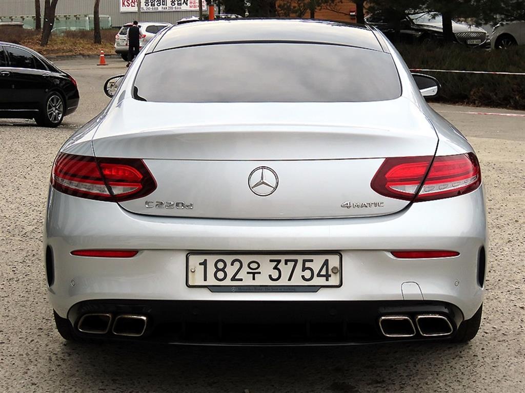 Mercedes Benz C Class - Vista 4