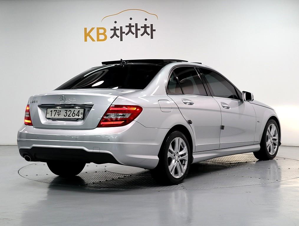 Mercedes Benz C Class - Vista 3