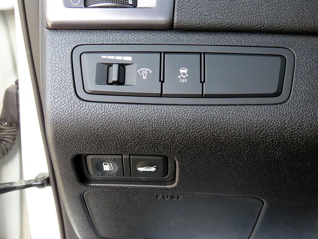 HYUNDAI Sonata - Vista 12