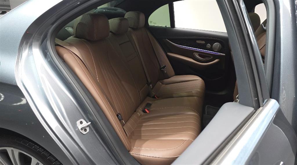 Mercedes Benz E class - Vista 11