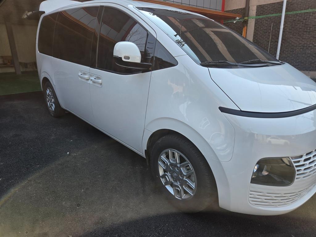 HYUNDAI Staria - Vista 10