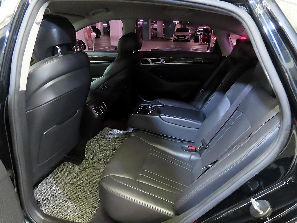 HYUNDAI Genesis - Vista 7