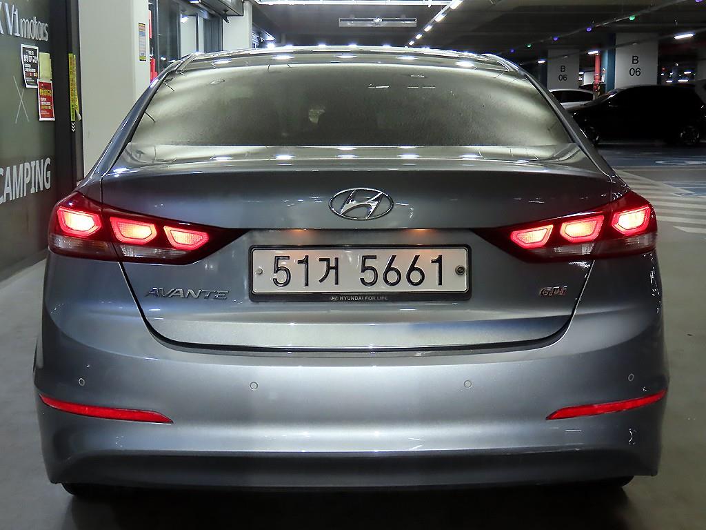 HYUNDAI Avante - Vista 5