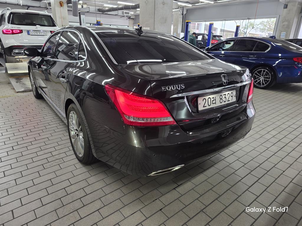 HYUNDAI Equus - Vista 4