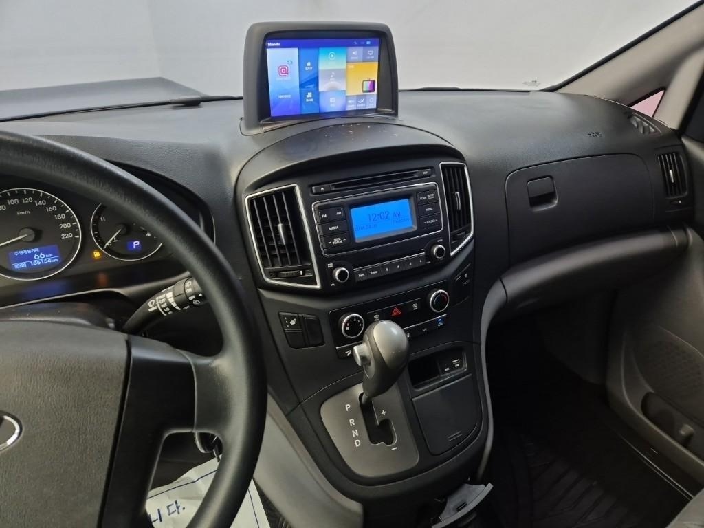 HYUNDAI Starex - Vista 9