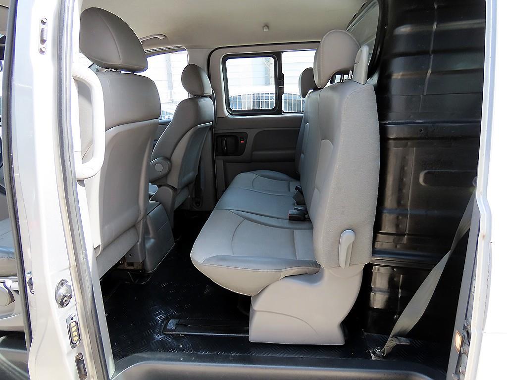 HYUNDAI Starex - Vista 6