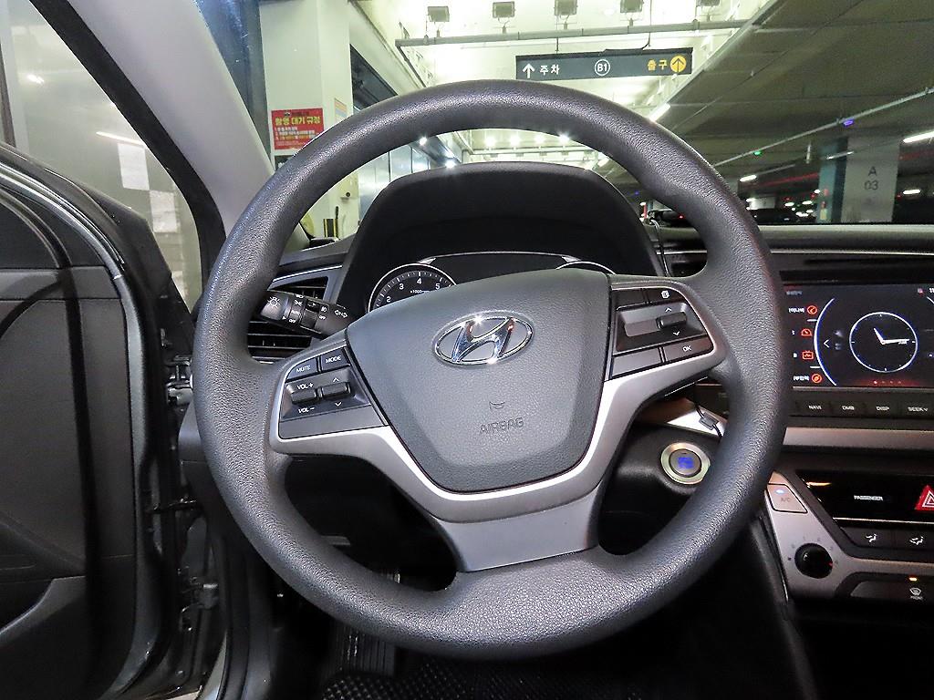 HYUNDAI Avante - Vista 8