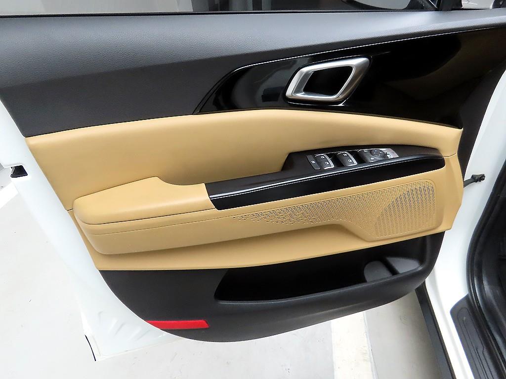 KIA Carnival - Vista 11