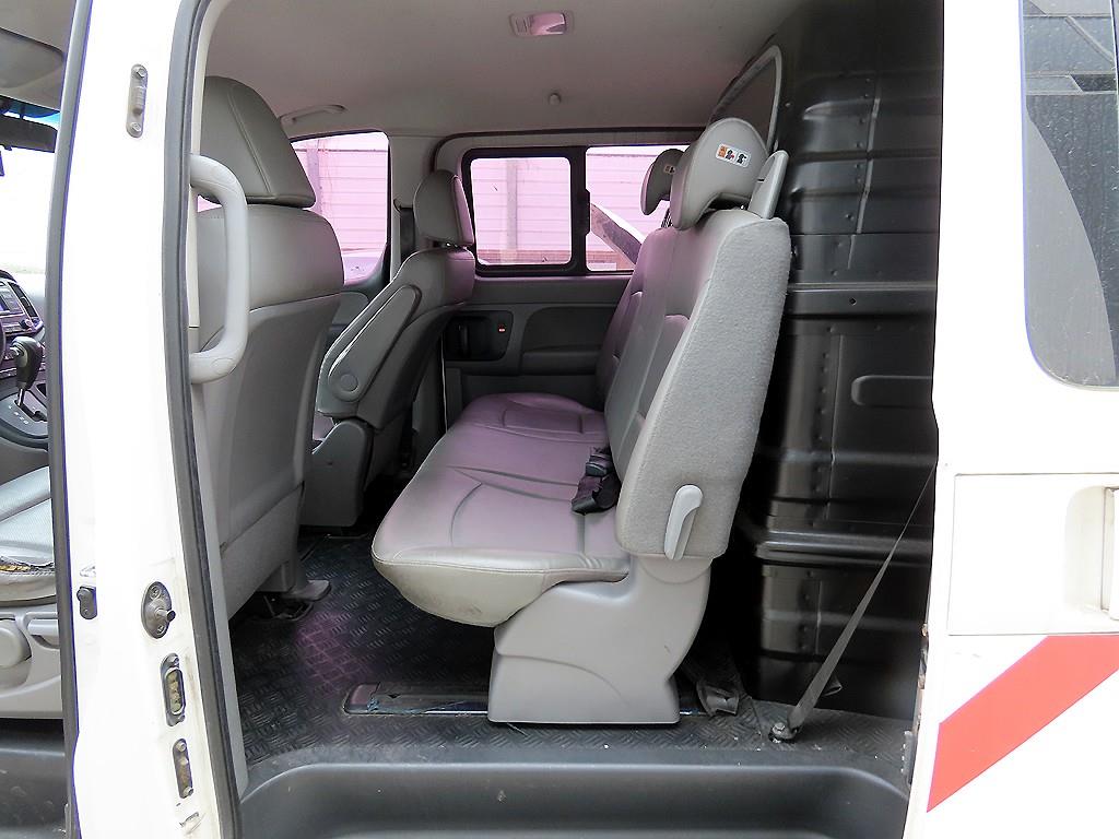 HYUNDAI Starex - Vista 6