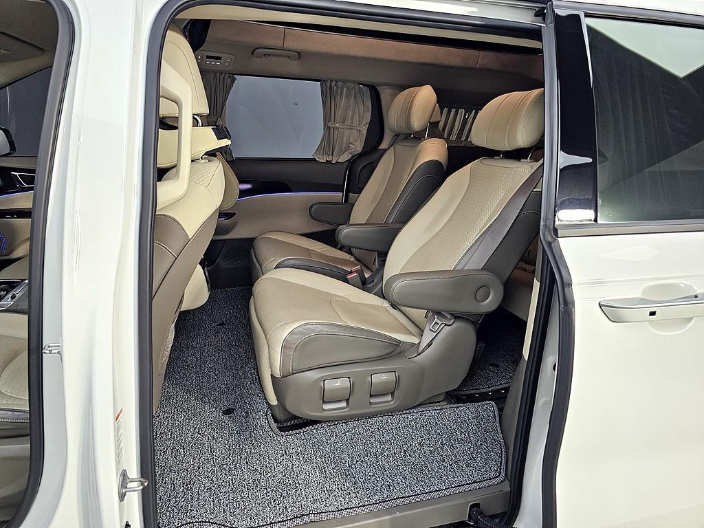 KIA Carnival - Vista 9