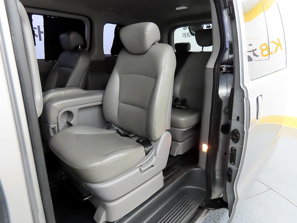 HYUNDAI Starex - Vista 6