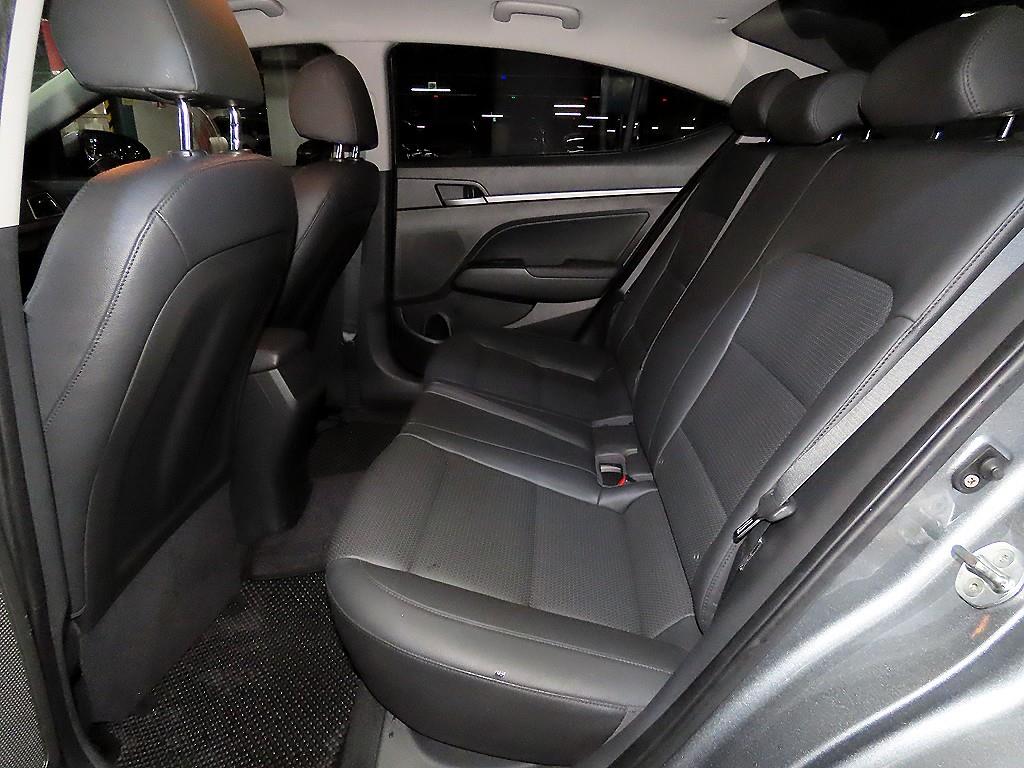 HYUNDAI Avante - Vista 7