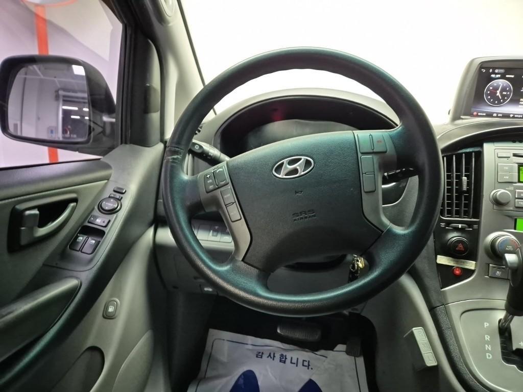 HYUNDAI Starex - Vista 9