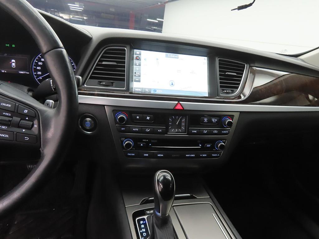 HYUNDAI Genesis - Vista 10