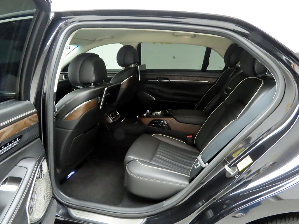 Genesis G90 - Vista 11