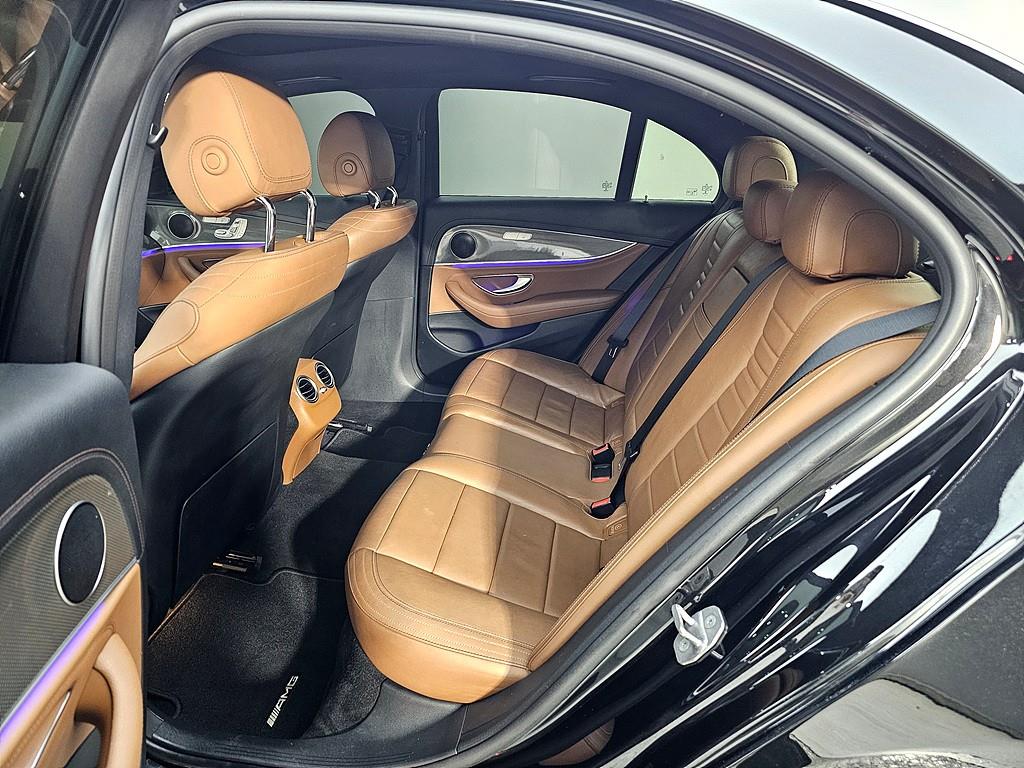 Mercedes Benz E class - Vista 9