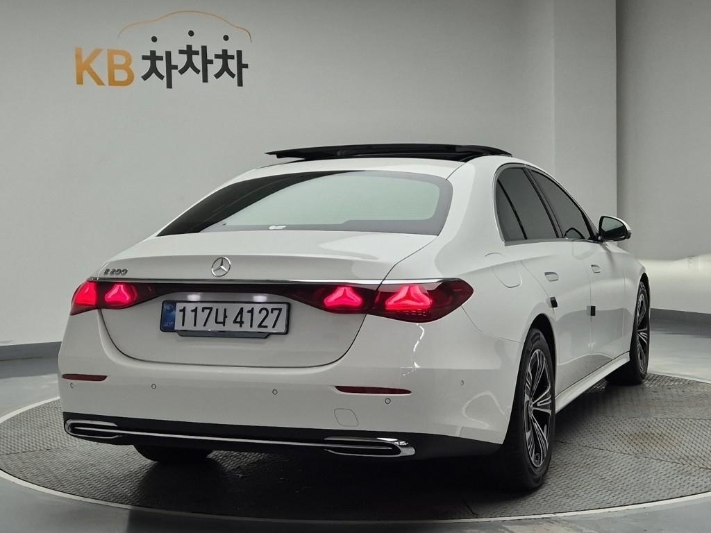 Mercedes Benz E class - Vista 3