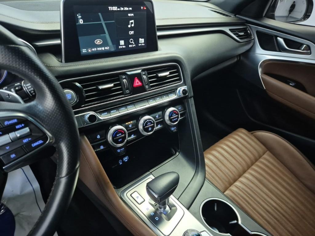 Genesis G70 - Vista 10