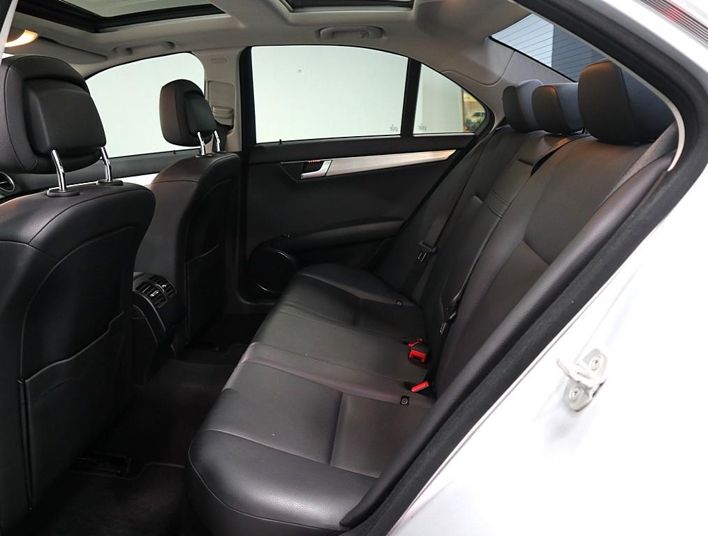 Mercedes Benz C Class - Vista 9
