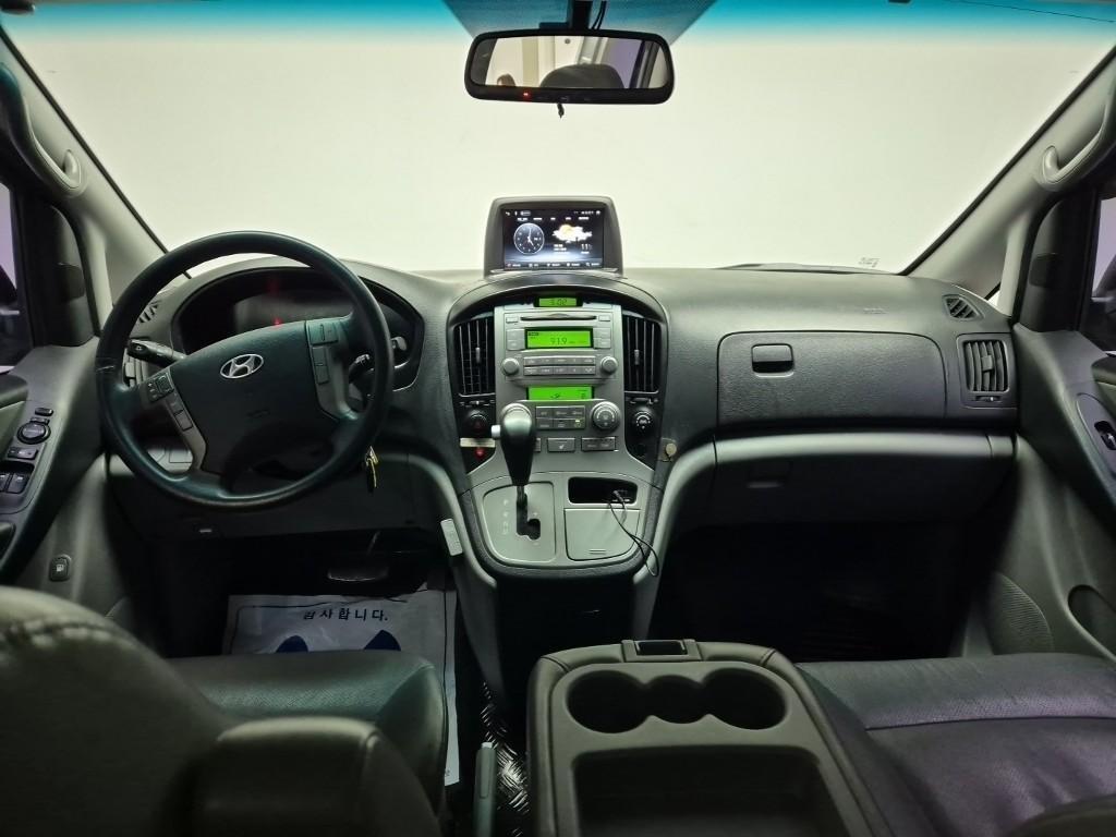 HYUNDAI Starex - Vista 7