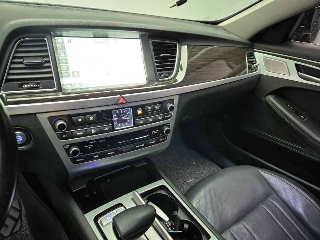 Genesis G80 - Vista 10