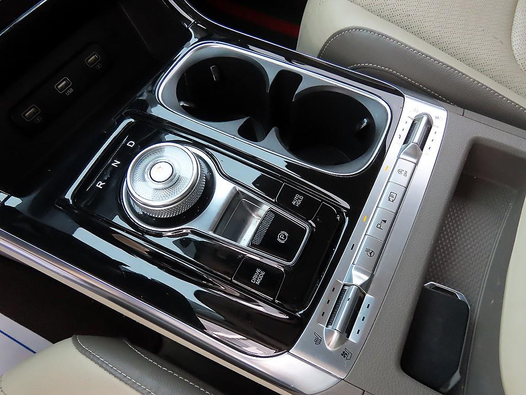 KIA Carnival - Vista 11