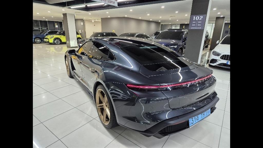 Porsche Taycan - Vista 4