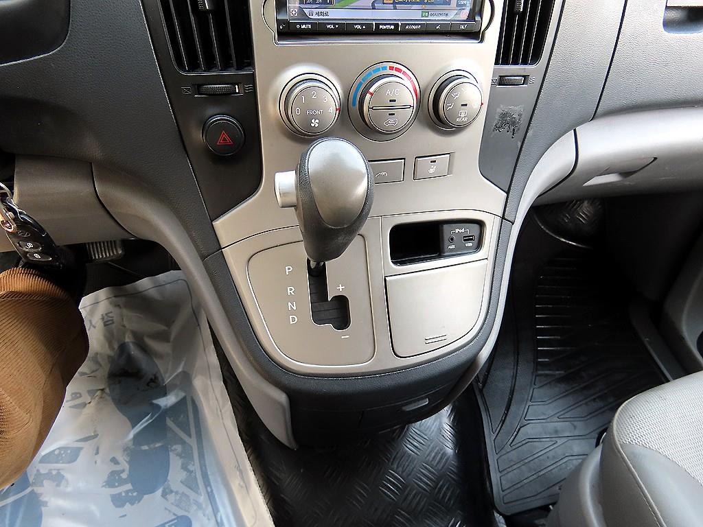 HYUNDAI Starex - Vista 10